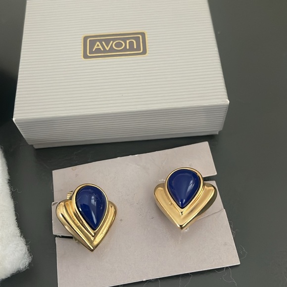 Vintage AVON Ring & ClipOn Earrings Set. Never Worn / Pet & Smoke Free Home. - Picture 2 of 4